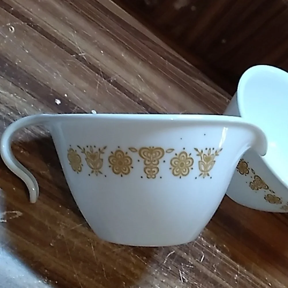 Vintage Corelle by Corning Butterfly 🦋 Gold creamer and sugar bowl